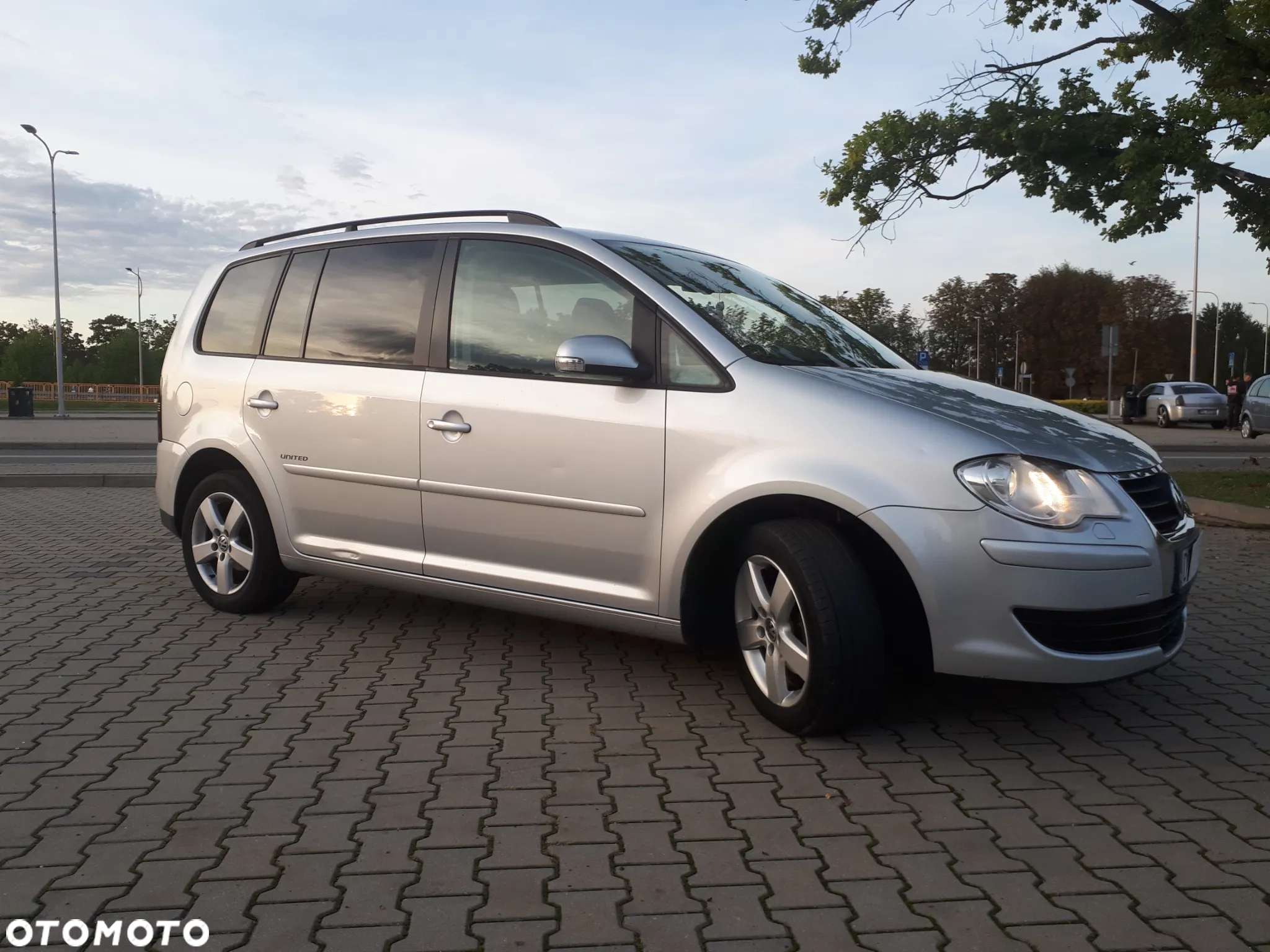Volkswagen Touran 1.6 Trendline - 4