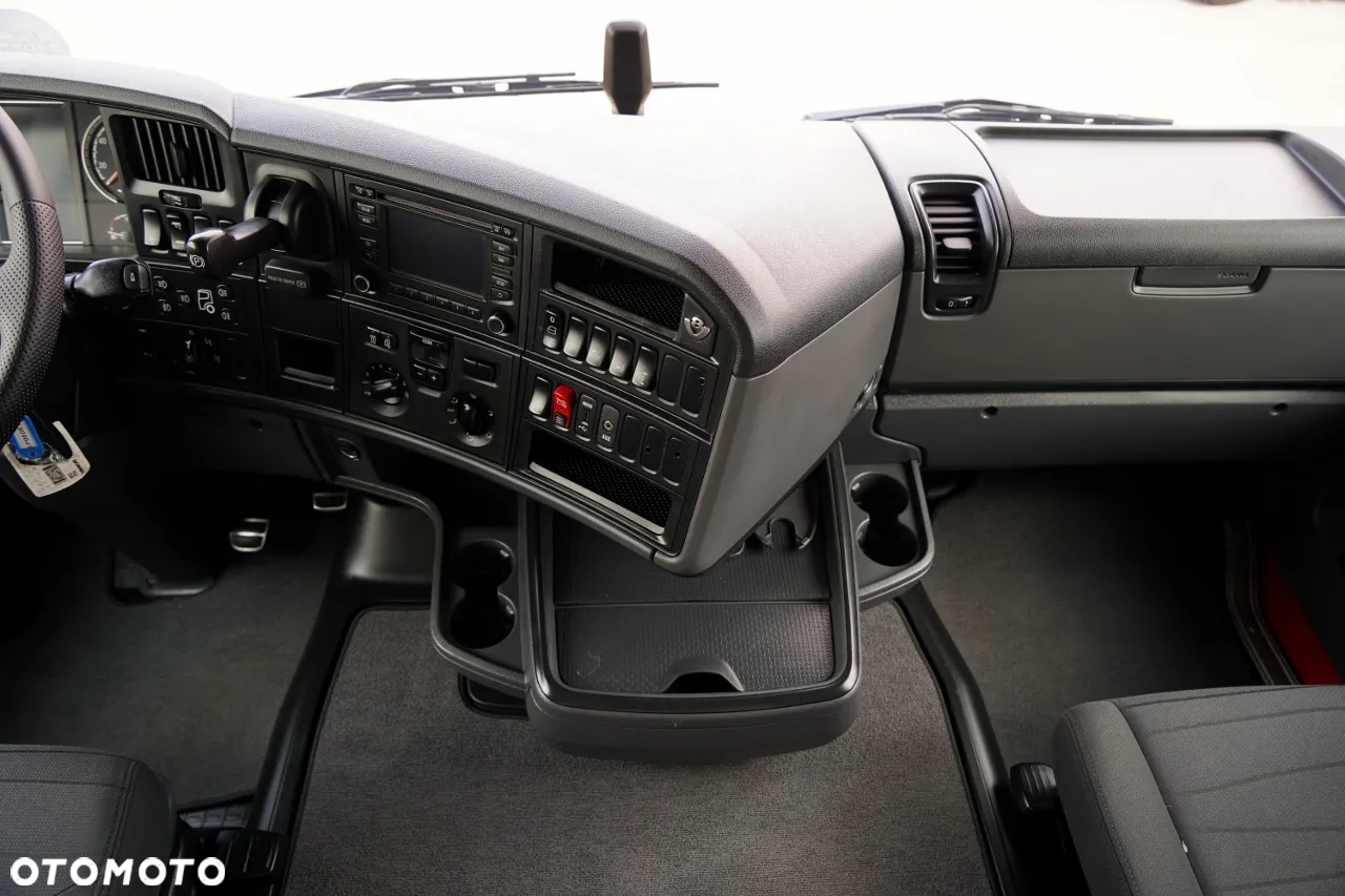 Scania R 580 / V8 / 6x4 / DMC: 150.000 KG / RETARDER / KLIMA POSTOJOWA   / PEŁNY ADR  / 3 OSIOWY CIĄGNIK SIODŁOWY / SPROWADZONY - 31