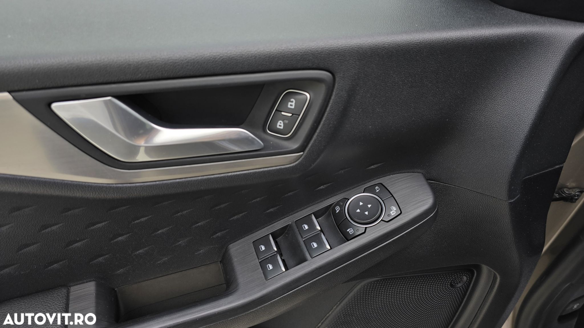 Ford Kuga - 11