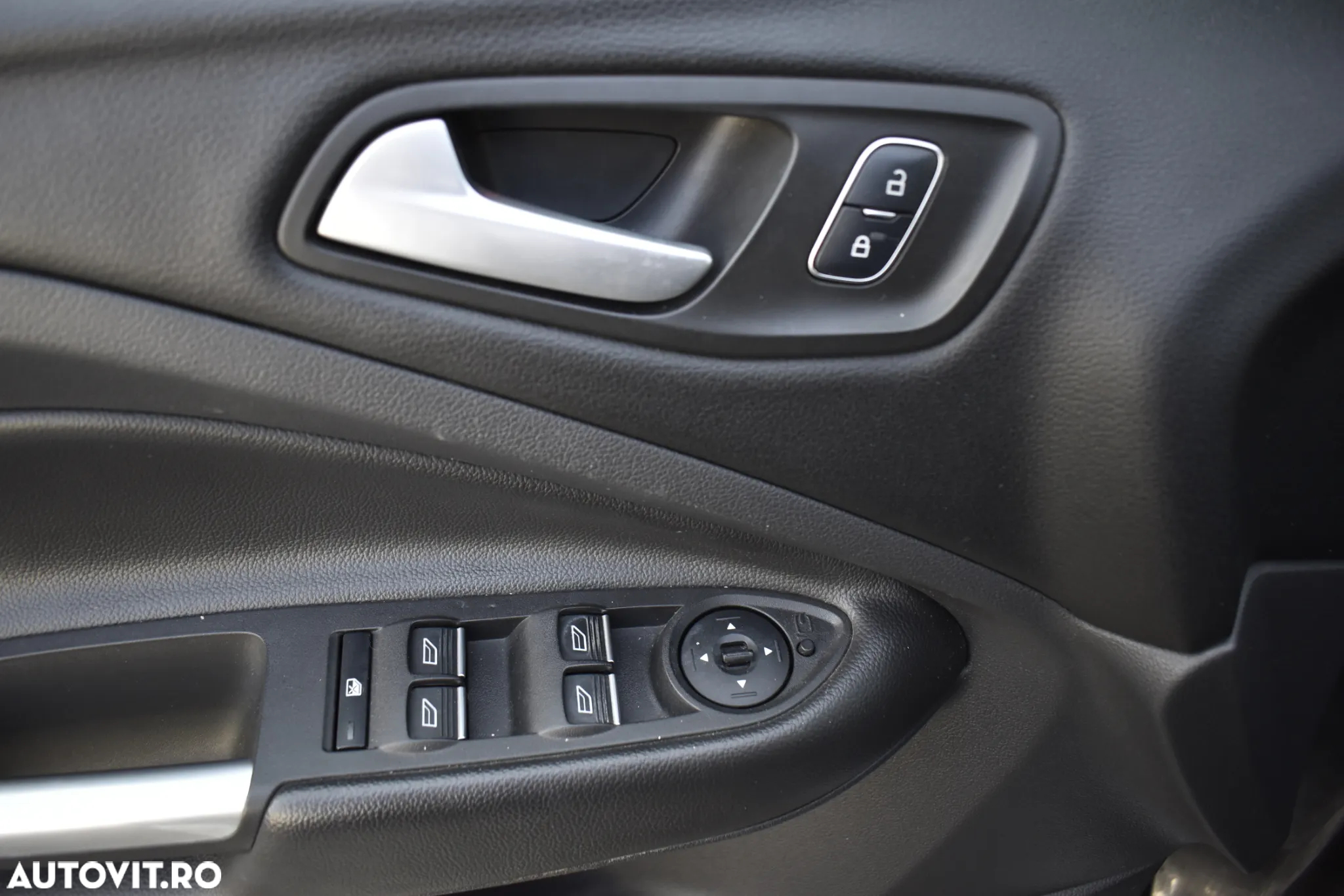Ford Kuga 2.0 TDCi 4WD Powershift Titanium - 35