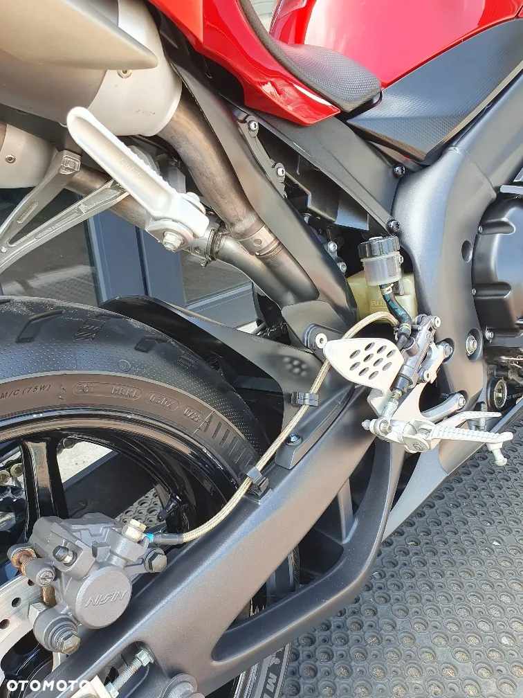 Yamaha R1 - 23