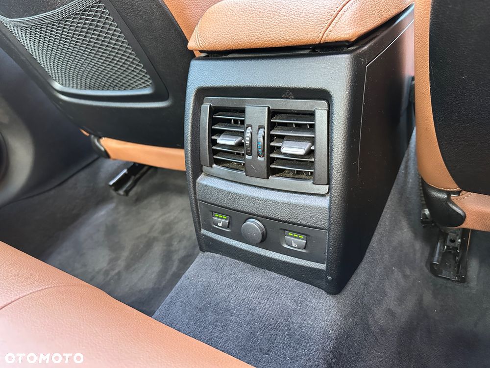 BMW Seria 3 335i xDrive Sport-Aut Luxury Line - 20