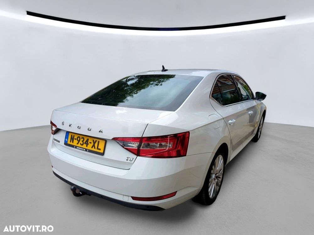 SKODA Superb 2022 — imagine 9