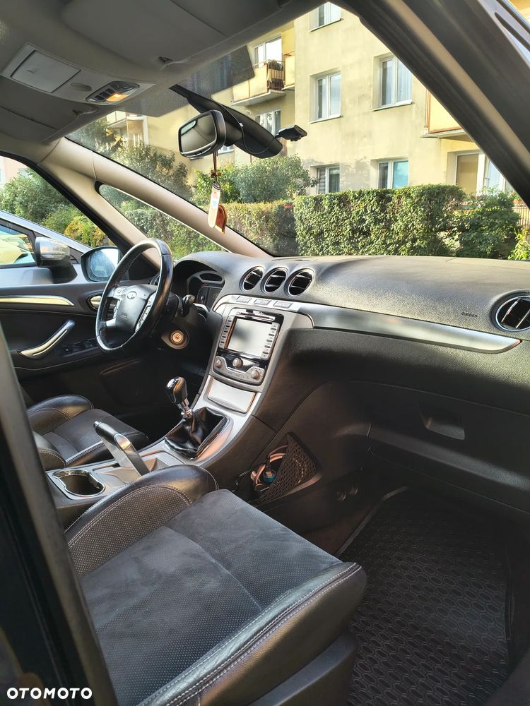 Ford S-Max - 12