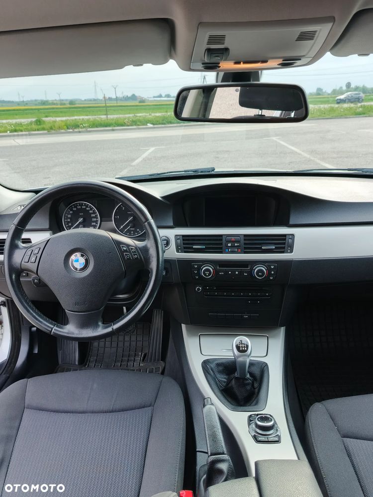 BMW Seria 3 318d - 11