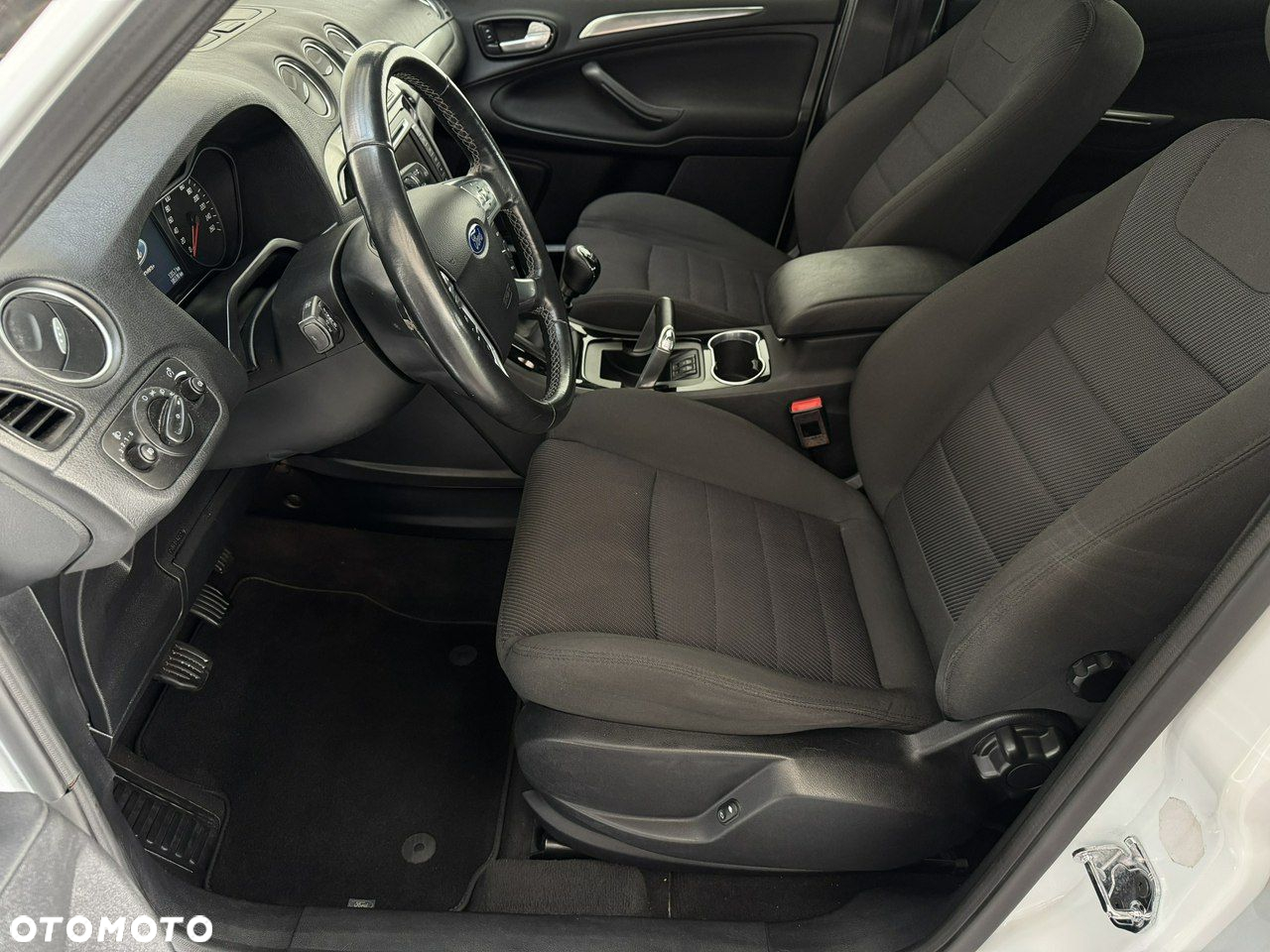 Ford S-Max - 17