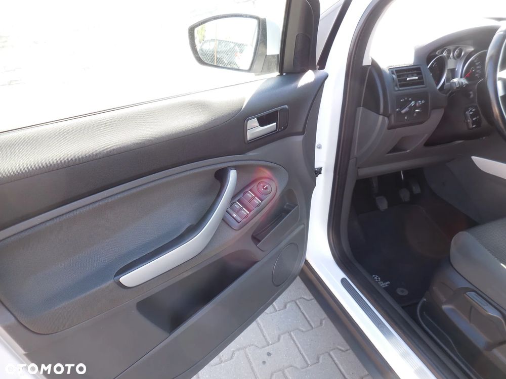 Ford Kuga - 16