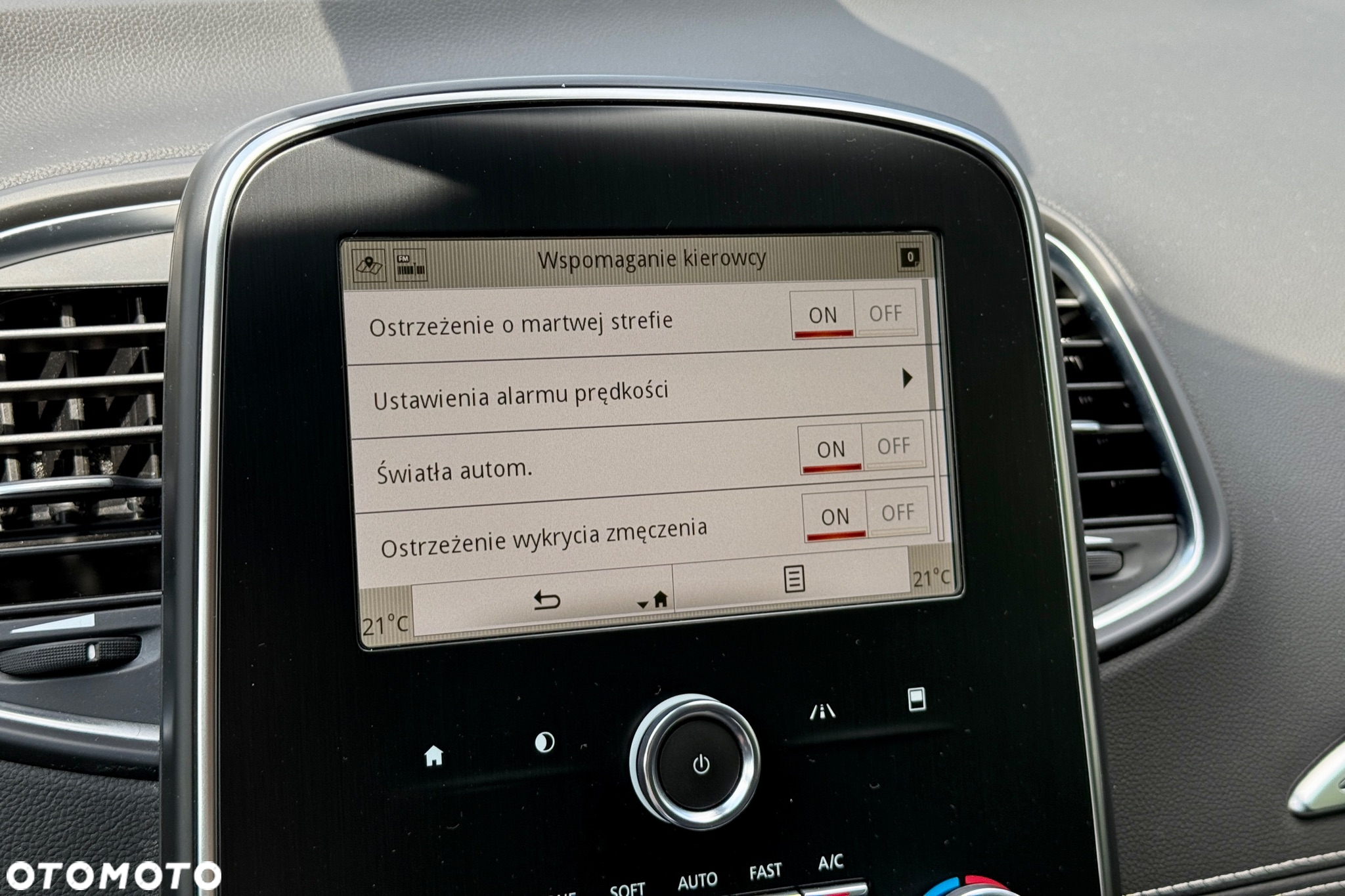 Renault Grand Scenic - 21