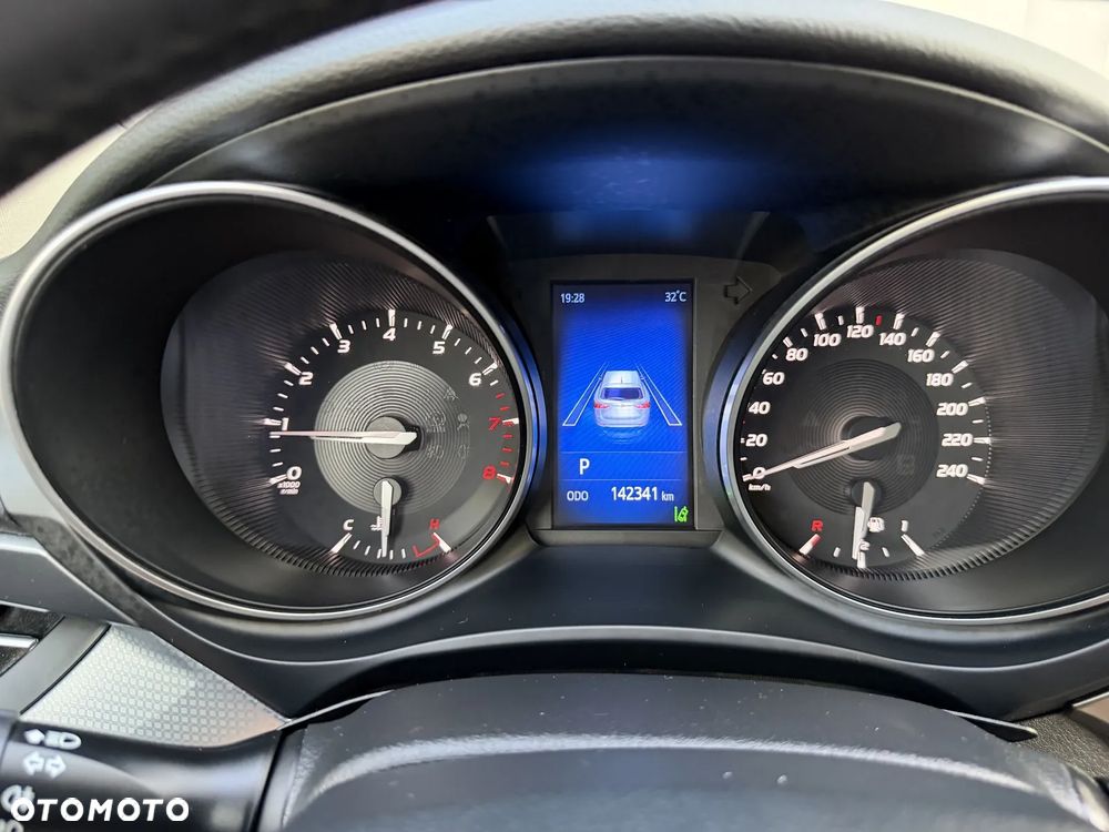 Toyota Avensis 1.8 Premium MS - 9