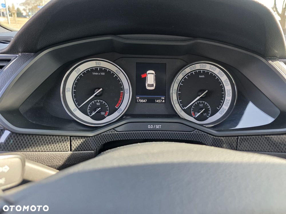 Skoda Superb 2.0 TDI Sportline DSG - 22