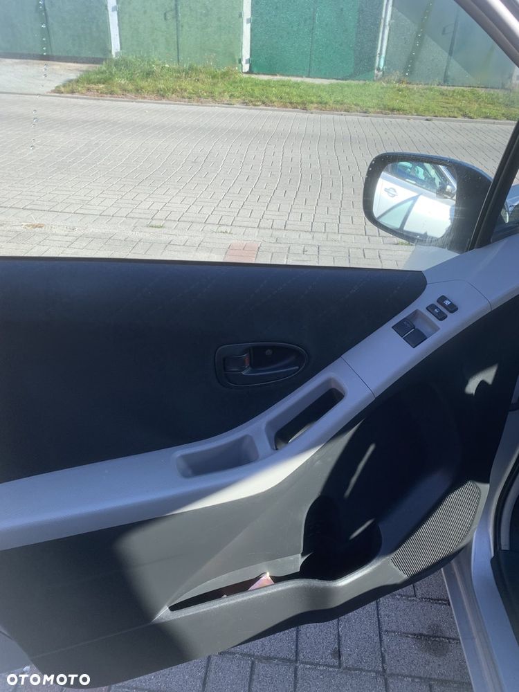 Toyota Yaris - 5