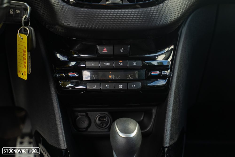 Peugeot 2008 1.2 PureTech Allure EAT6 - 15