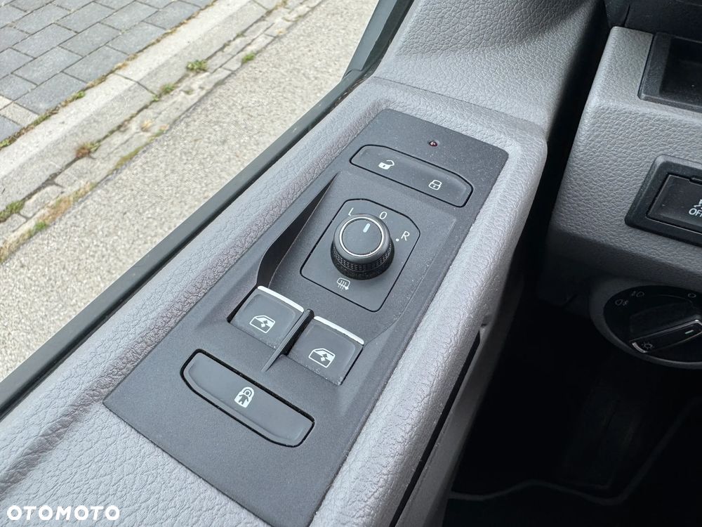 Volkswagen Caravelle - 35