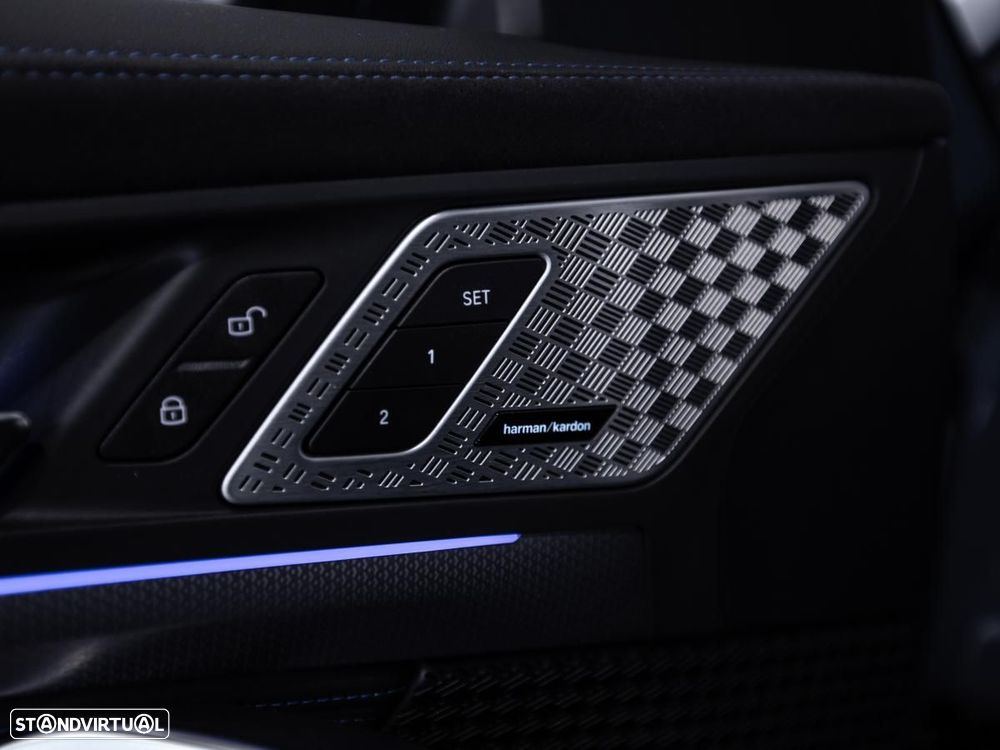 BMW iX2 eDrive20 Pack Desportivo M - 17