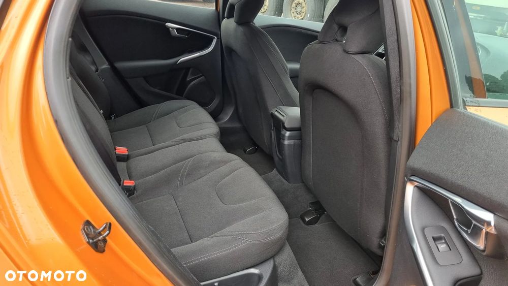Volvo V40 Cross Country D3 Momentum - 13