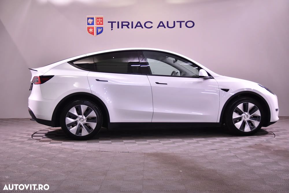 Tesla Model Y - 7