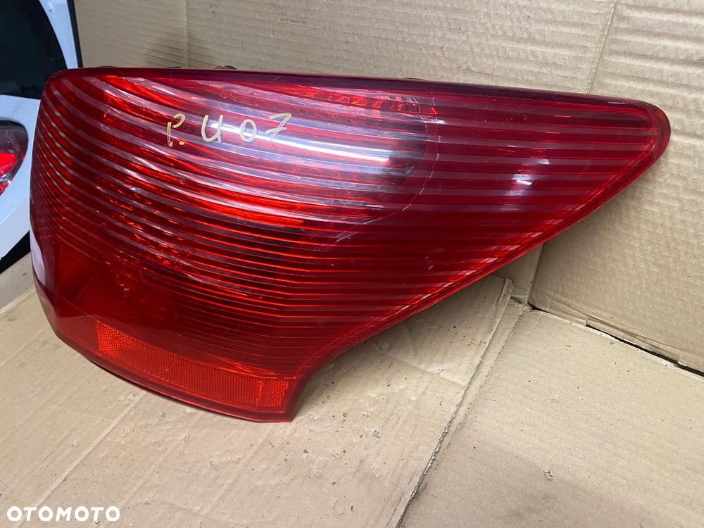 LAMPA TYLNA PRAWA PEUGEOT 407 KOMBI - 3