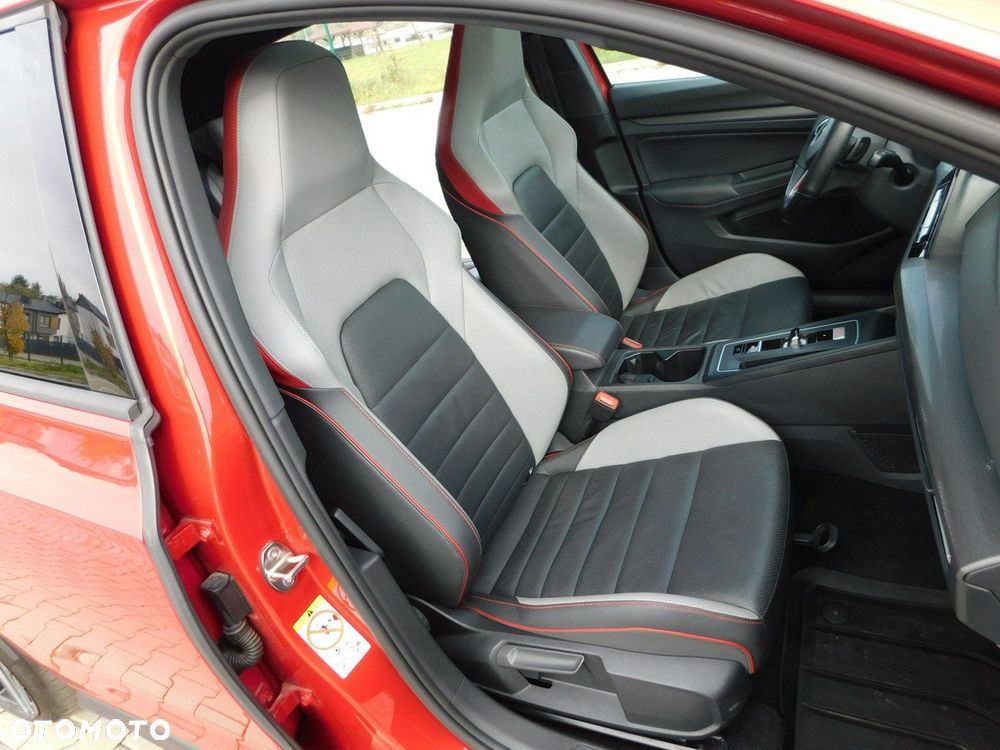Volkswagen Golf - 8