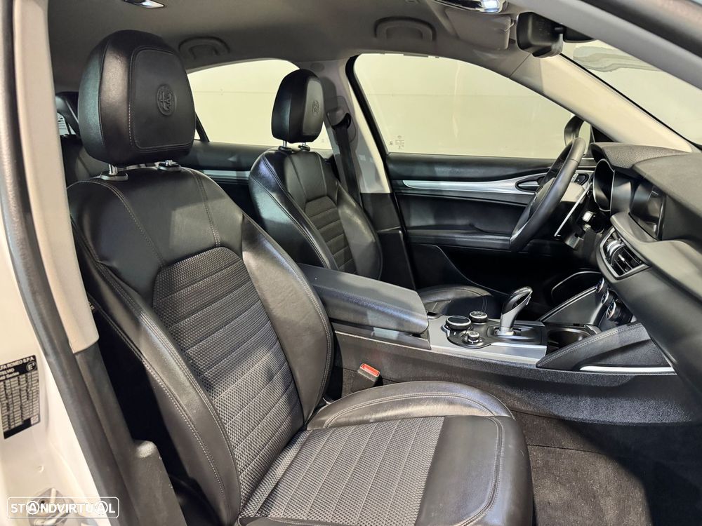 Alfa Romeo Stelvio 2.2 D Super AT8 - 24