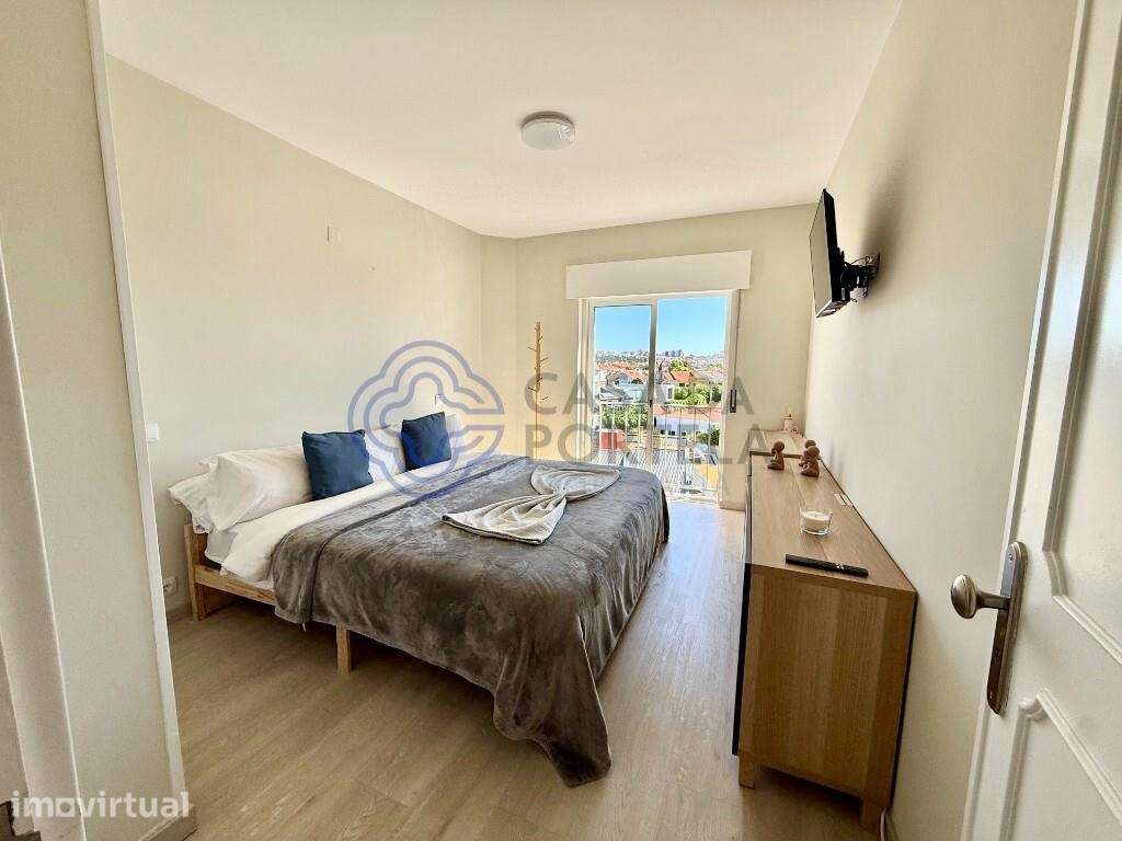 T2 Renovado Mobilado no 6.º Andar com Vista Mar — Alapraia, Cascais | - Grande imagem: 5/26