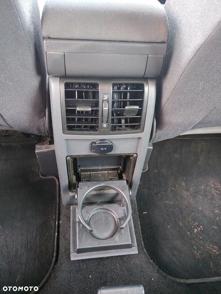 Volkswagen Touran 2.0 TDI DPF STYLE - 20