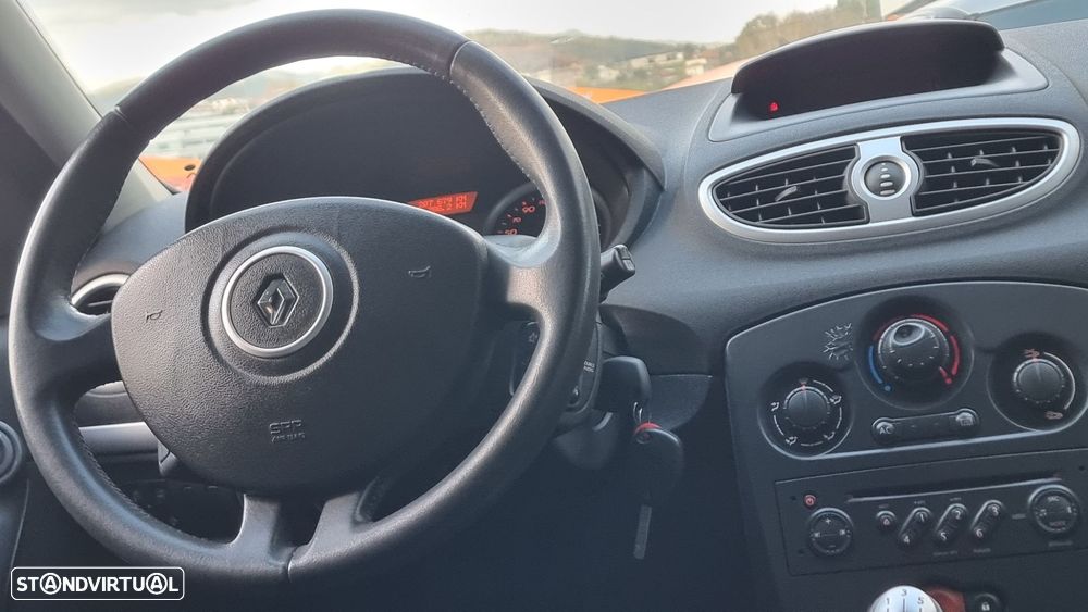Renault Clio 1.2 16V Confort - 8