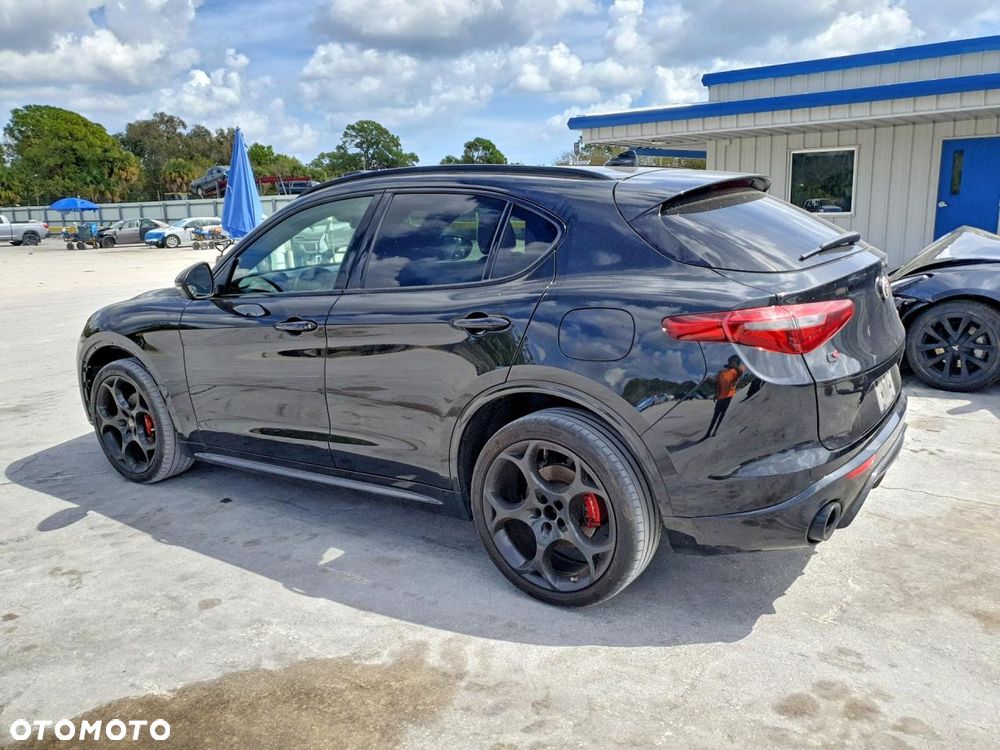 Alfa Romeo Stelvio 2.0 Turbo 16V AT8-Q4 Veloce Ti - 3