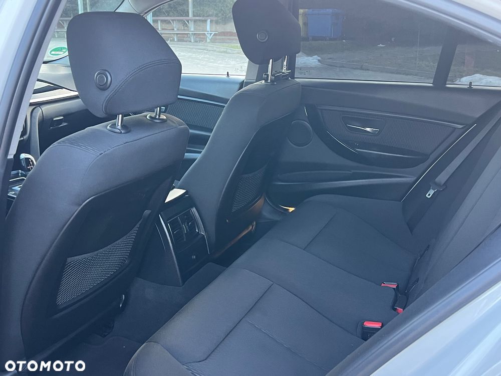 BMW Seria 3 318i - 16