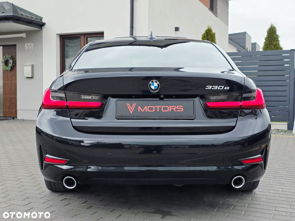 BMW Seria 3 330e Sport Line - 9