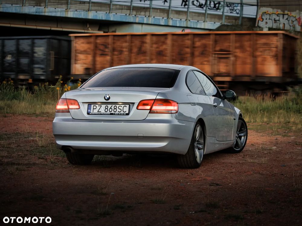 BMW Seria 3 320i - 16