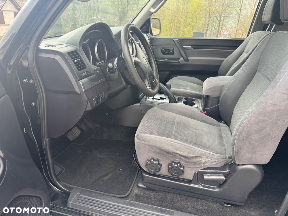 Mitsubishi Pajero - 8
