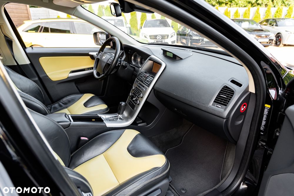 Volvo XC 60 D5 AWD - 24
