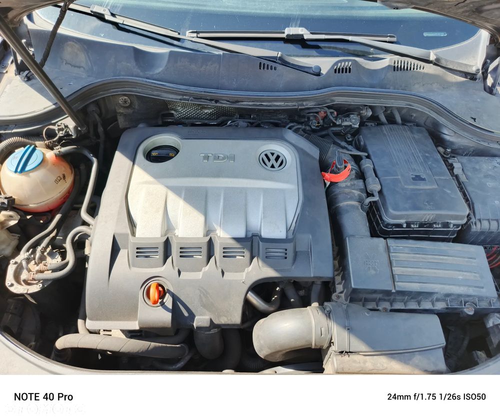 Volkswagen Passat 2.0 TDI DPF Sportline DSG - 12