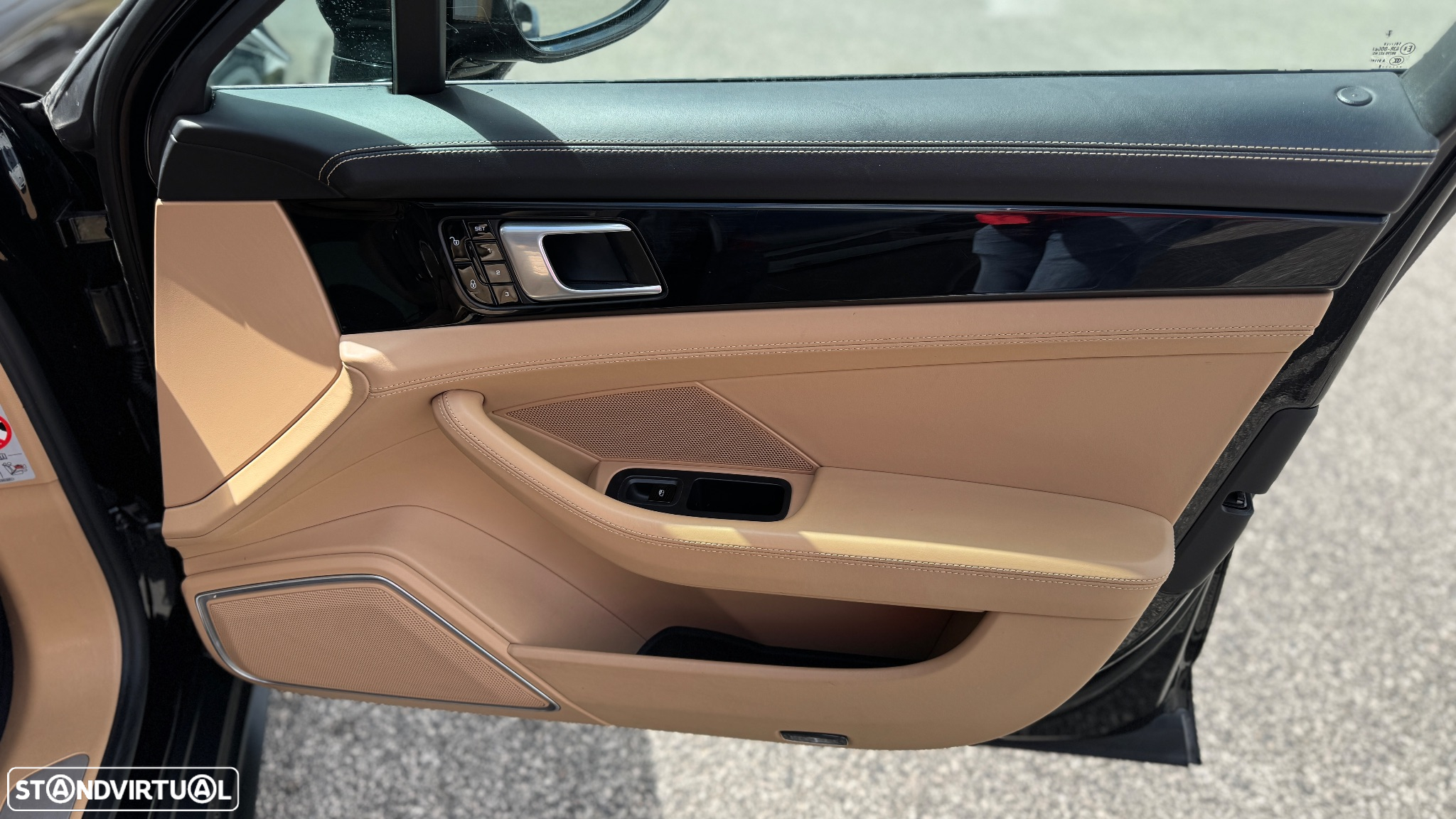 Porsche Panamera 4 E-Hybrid - 24