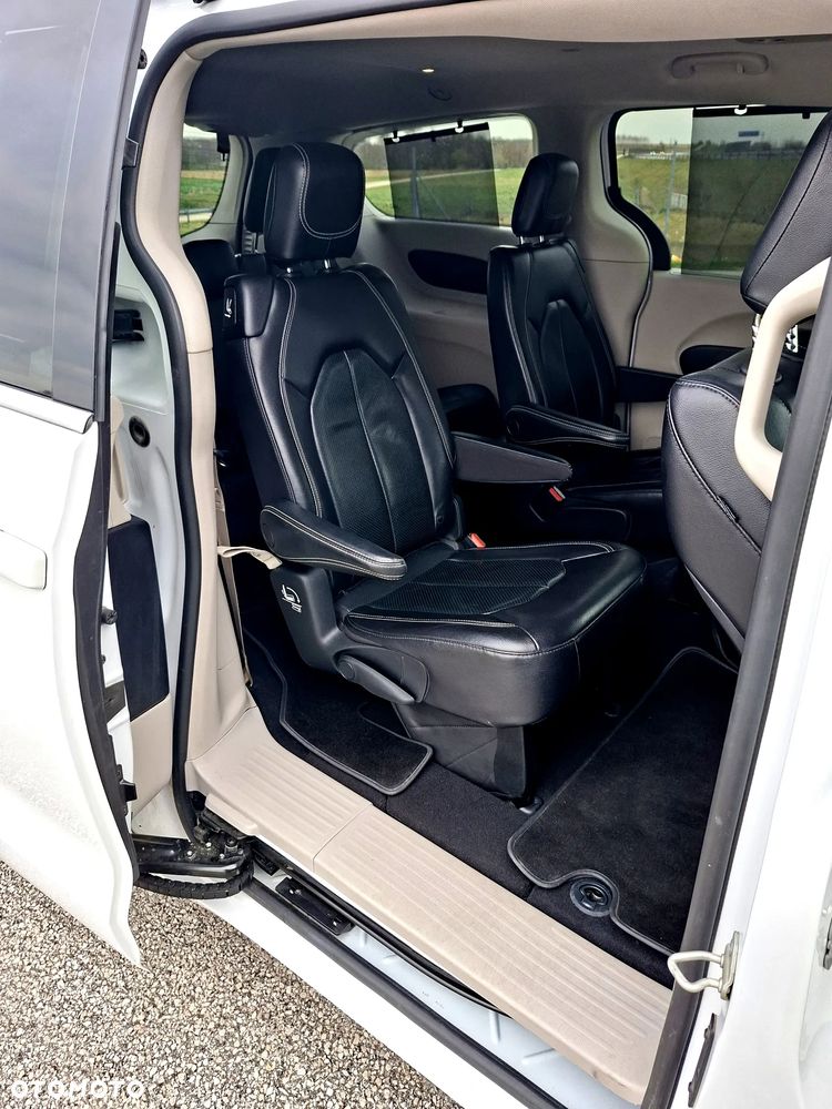 Chrysler Pacifica - 29