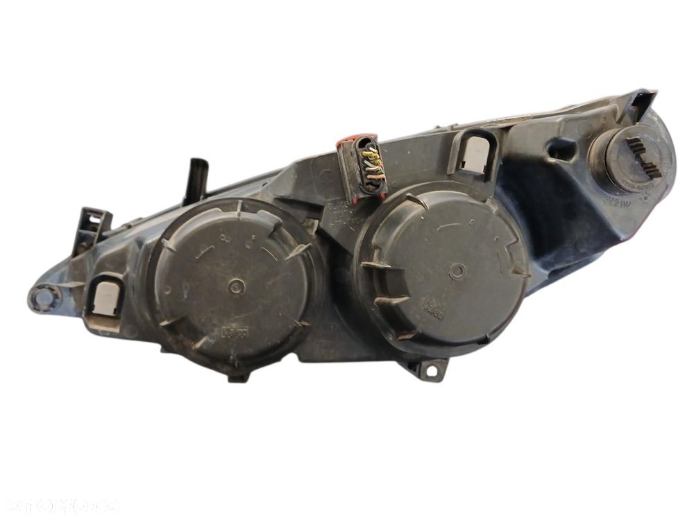 LAMPA PRAWA PRZEDNIA PEUGEOT 307 - 2