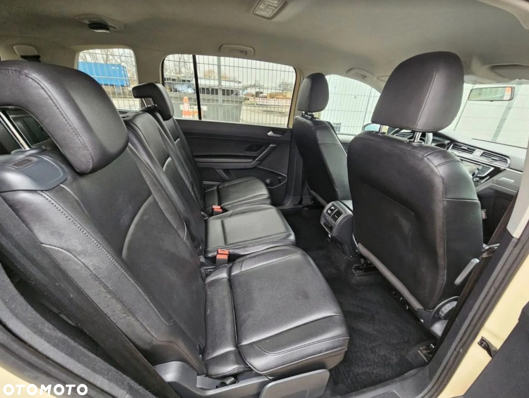 Volkswagen Touran 2.0 TDI SCR DSG Comfortline - 9