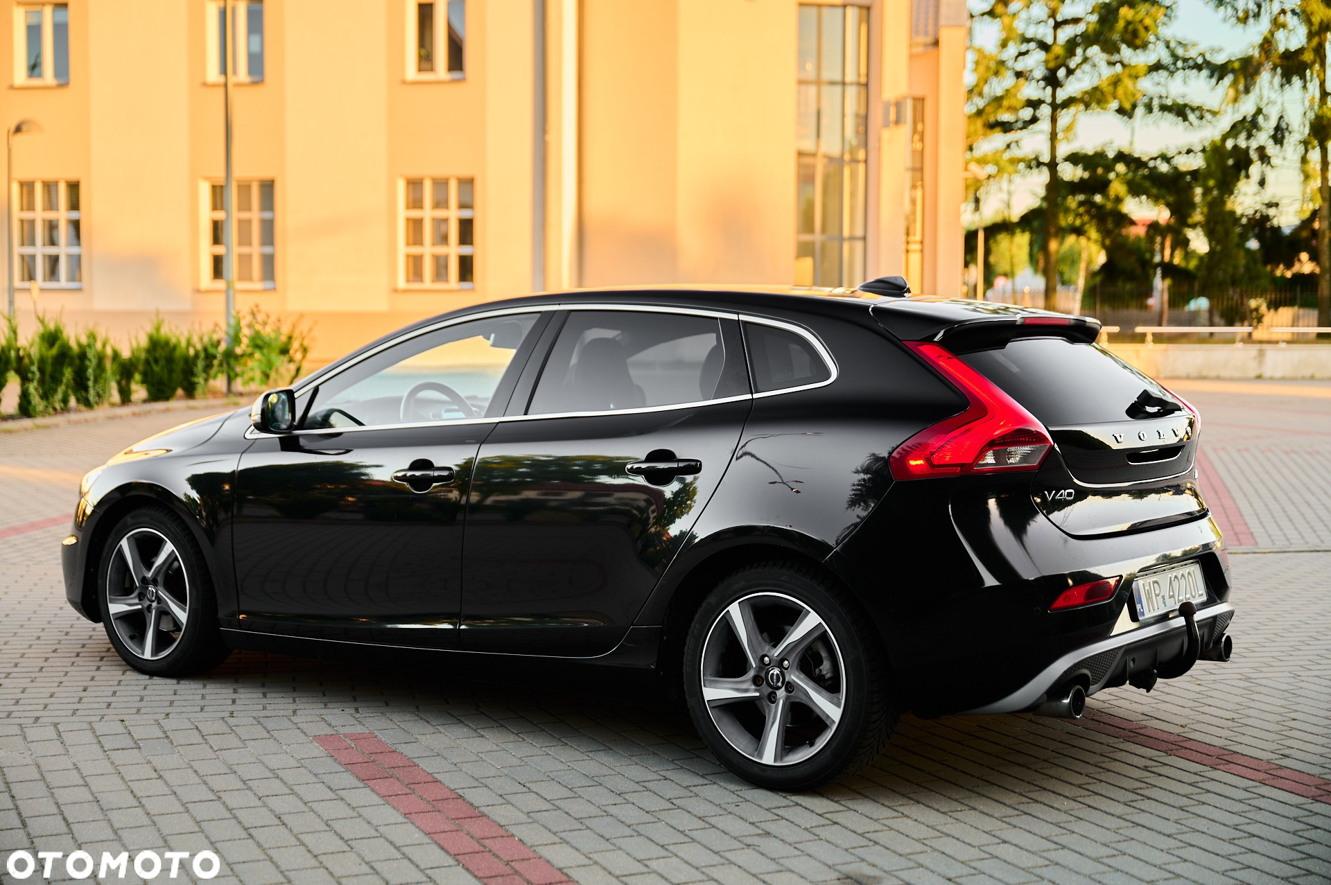 Volvo V40 D2 R-Design - 9