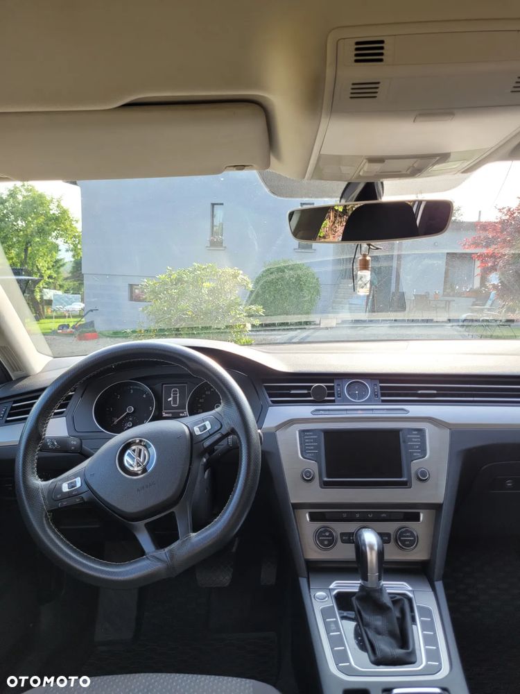 Volkswagen Passat - 11