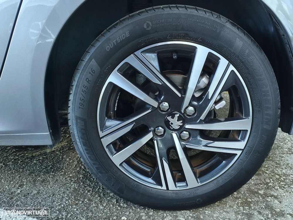Peugeot 208 1.2 PureTech Allure Pack - 31