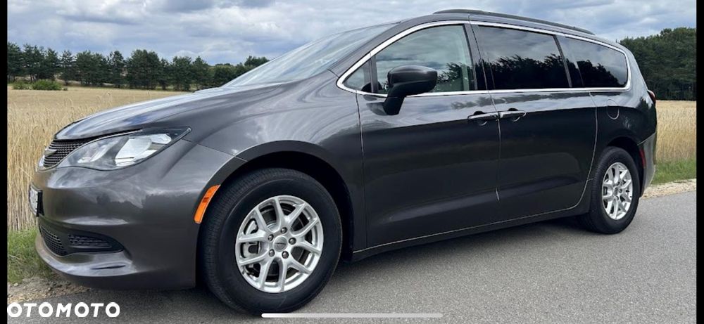 Chrysler Town & Country - 2