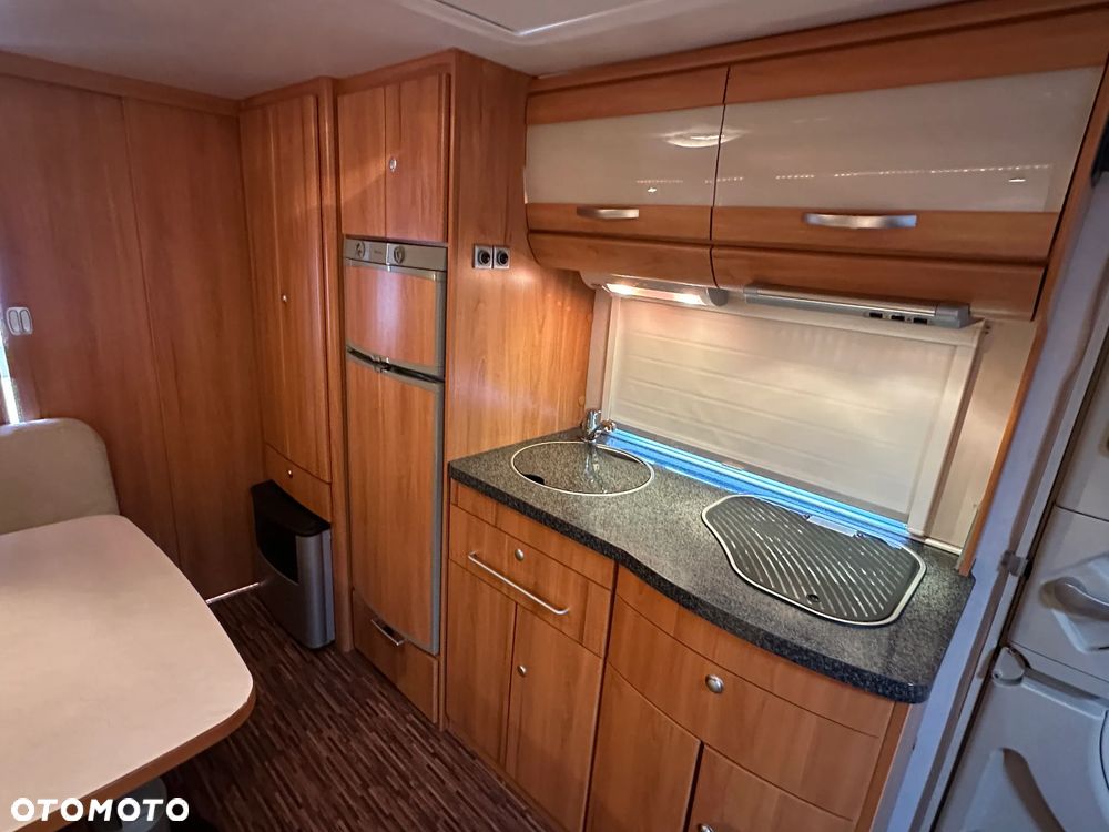 Hymer-Eriba 680 NOVA-GL z napędem, klimatyzacją i łóżkami piętrowymi. - 25