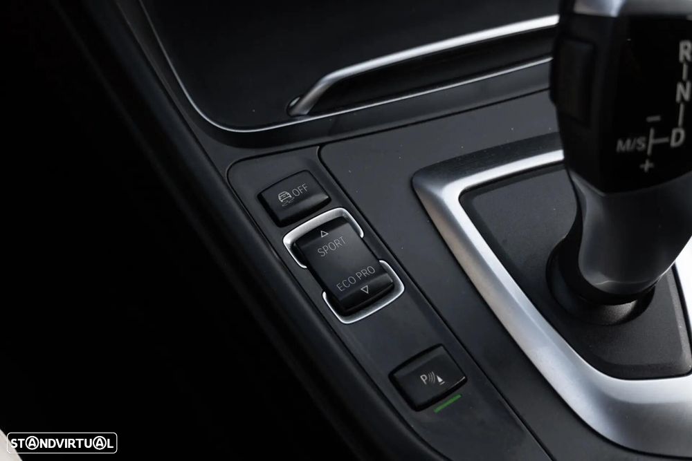 BMW 318 d Pack Desportivo M Auto - 26