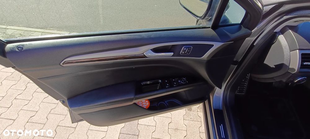 Ford Fusion - 14