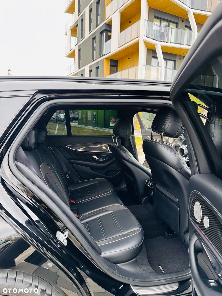 Mercedes-Benz Klasa E AMG 63 S 4-Matic+ - 23