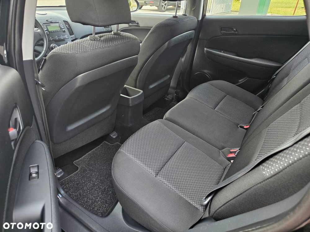 Hyundai i30 1.4 FIFA WM Edition - 13