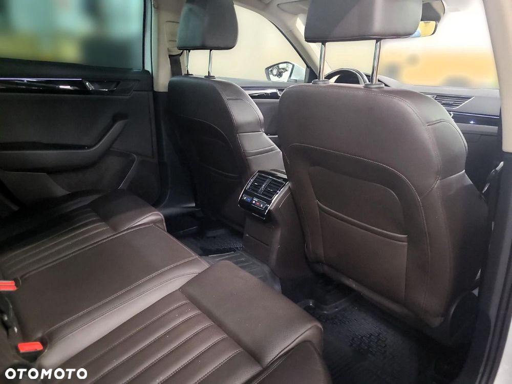 Skoda Superb 2.0 TDI 4x4 L&K DSG - 26