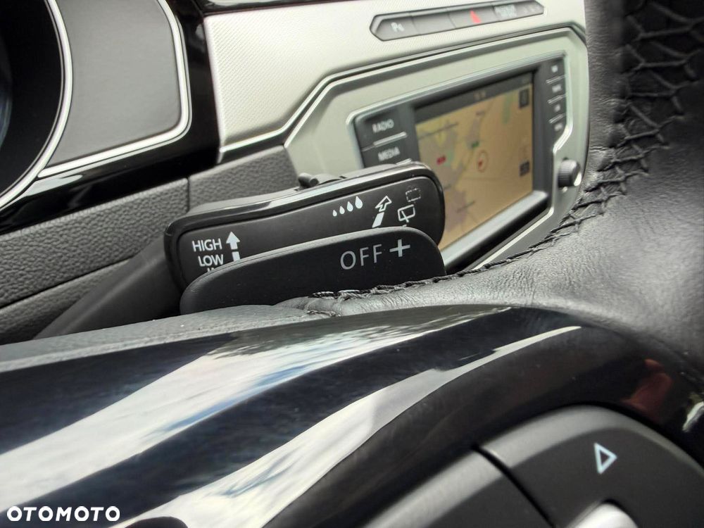 Volkswagen Passat Variant 2.0 TDI SCR DSG Highline - 31