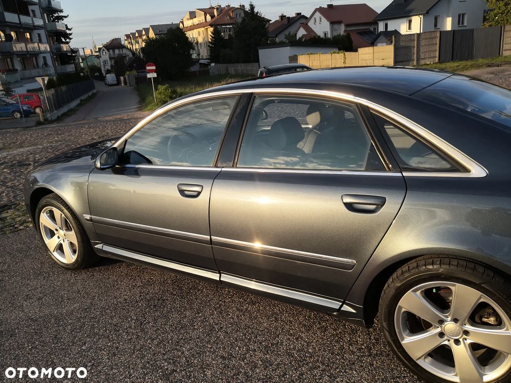 Audi A8 4.2 Quattro - 11