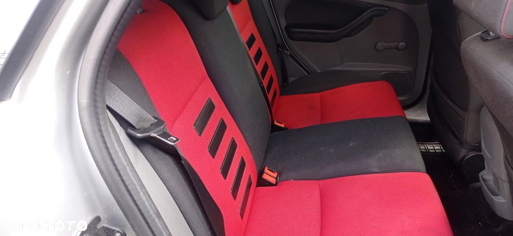 Ford Focus 2.0 Sport - 13